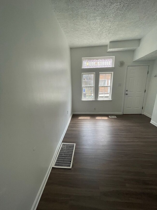 Building Photo - 2013.5 Gregory St