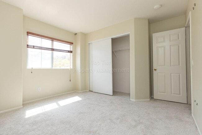 Building Photo - Beautiful home in Sunset Glen with 4 bedrooms 2.5 bath, 1726 Sq Ft available NOW