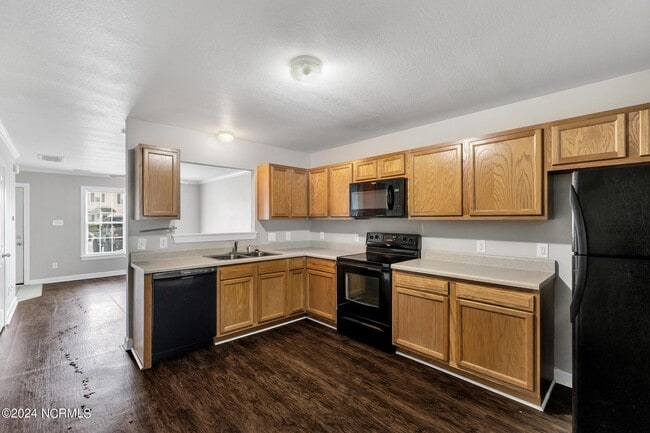 Building Photo - 404 Springwood Dr