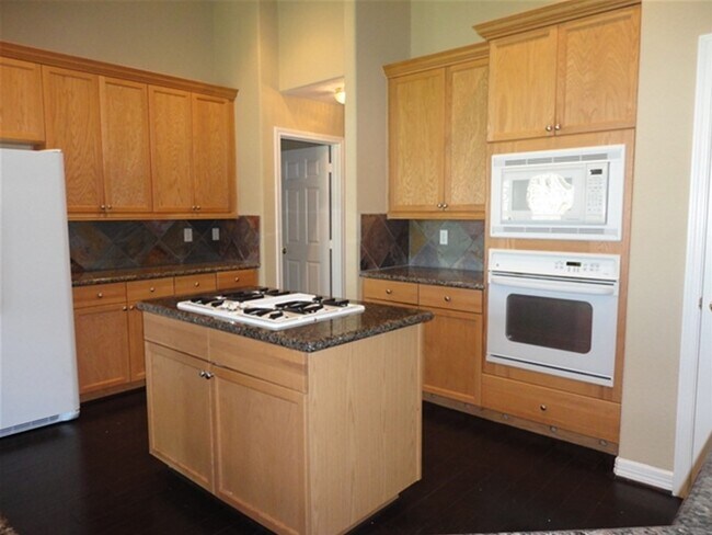 Building Photo - 7722 Heron Lakes Dr