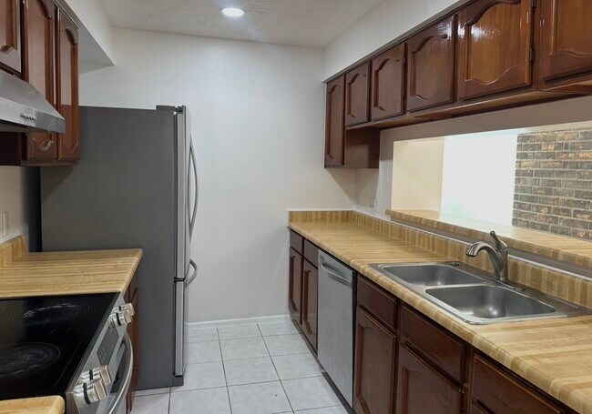 Building Photo - 13043 Bacard Ln