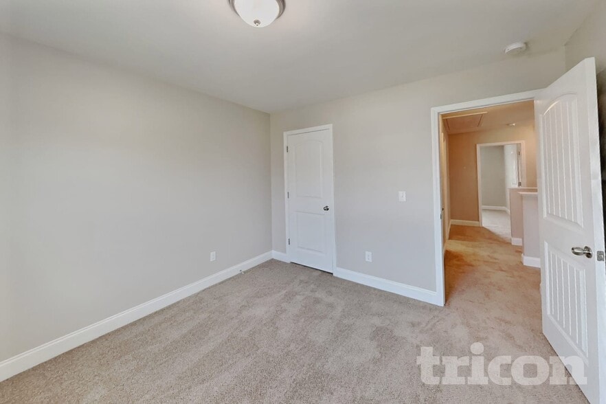 Building Photo - 163 Green Willow Dr