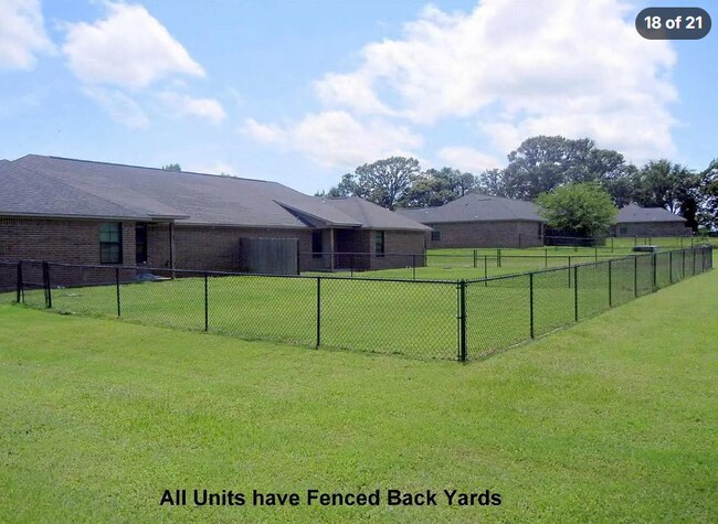 Building Photo - 13361 Country Meadow Ln