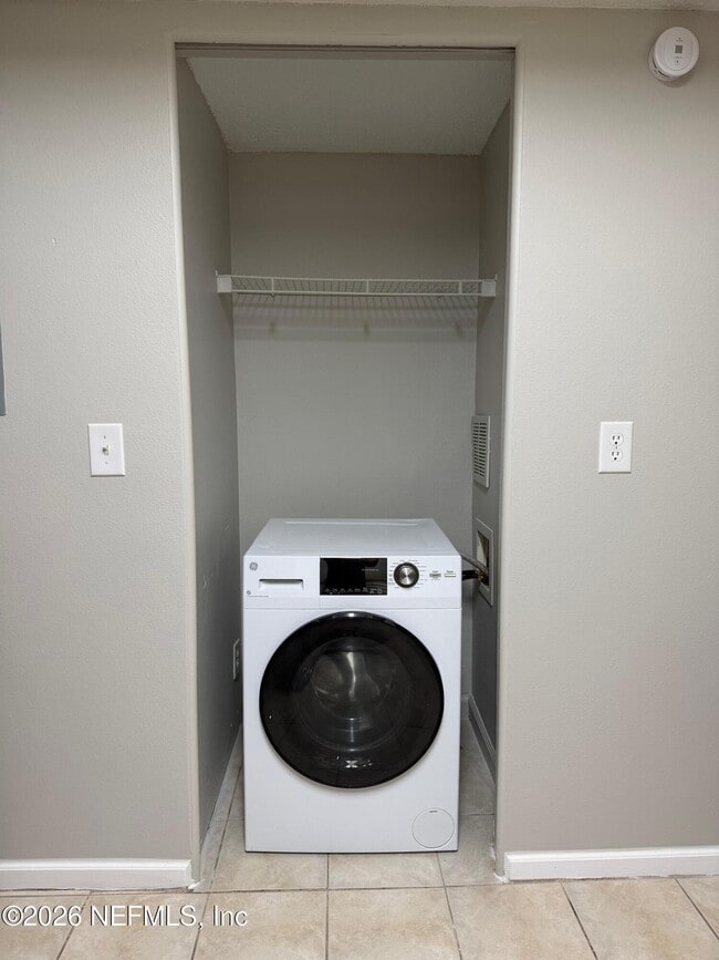 Building Photo - 3864 La Mirada Dr N