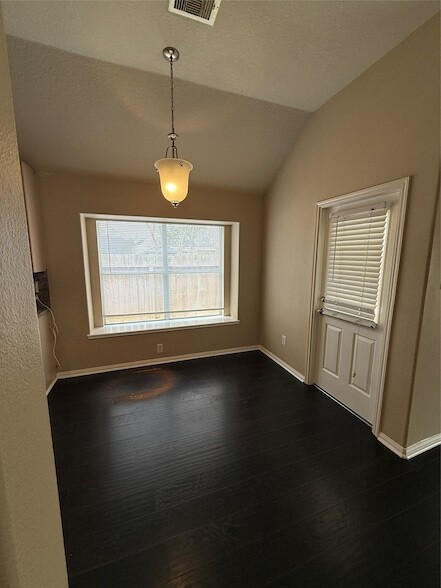 Building Photo - 906 Taylor Ridge Dr