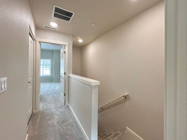 Building Photo - Stunning 2 Bed, 2.5 Bath Craftsman Townhome with Community Amenities!