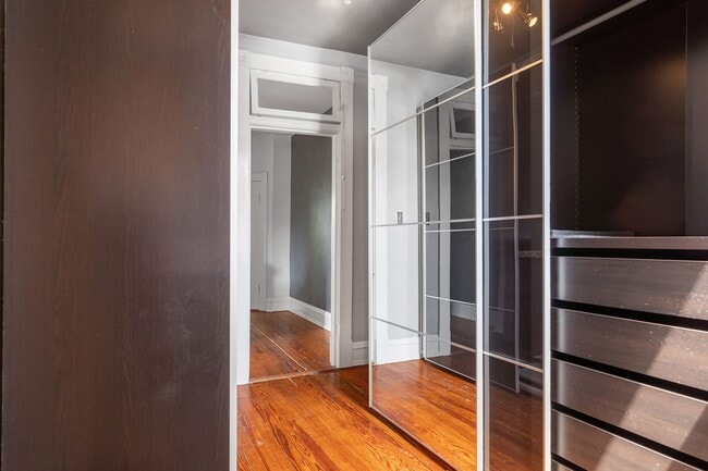 Building Photo - Classic Fan Rowhome for Lease