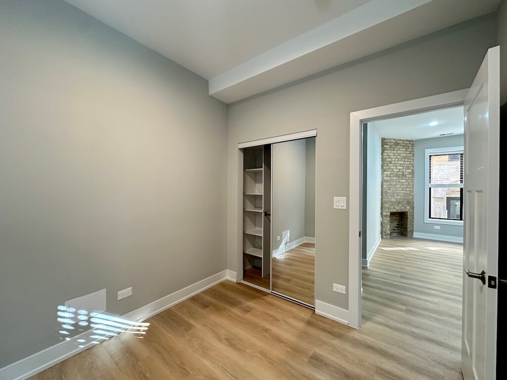 Building Photo - 419 W Belden Ave