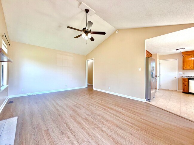 Building Photo - 1215 Marla Dr