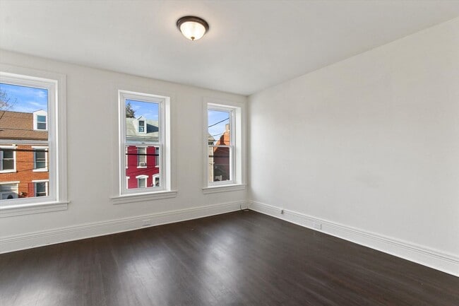 Building Photo - Spacious 4 Bedroom Home for Rent in York, PA!