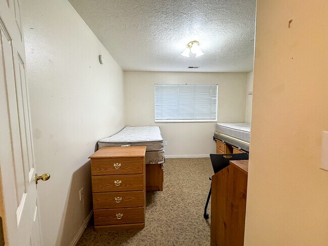 Building Photo - 391 E 700 N