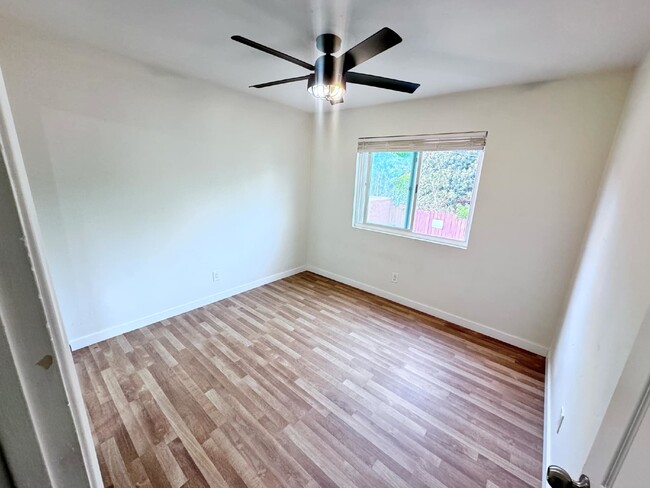 Building Photo - "Spacious 3-Bedroom Condo with 2 Full Bath...