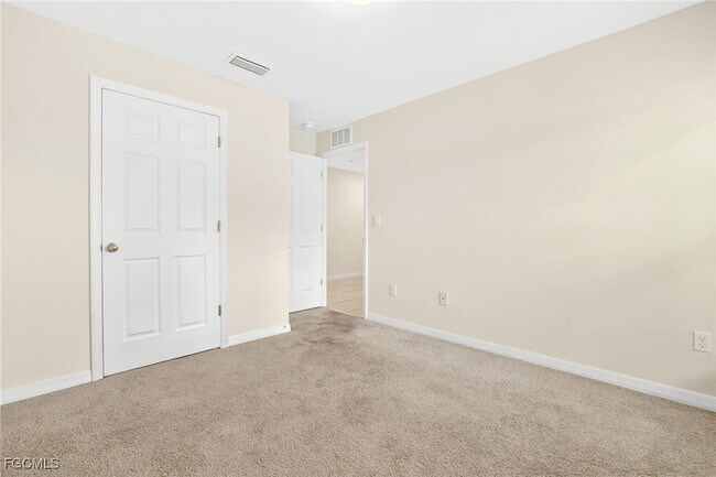 Building Photo - 1100 NE 36th St