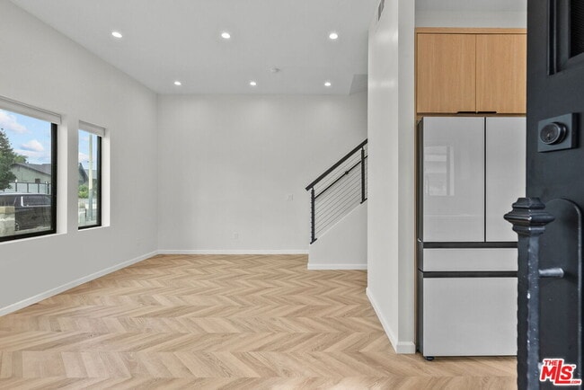 Building Photo - 10006 Odessa Ave