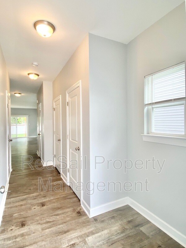 Building Photo - 112 Thalia Rd