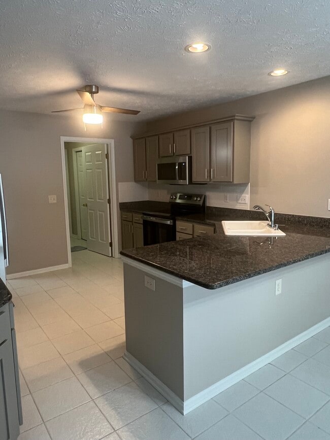 Building Photo - 36447 N Reserve Cir