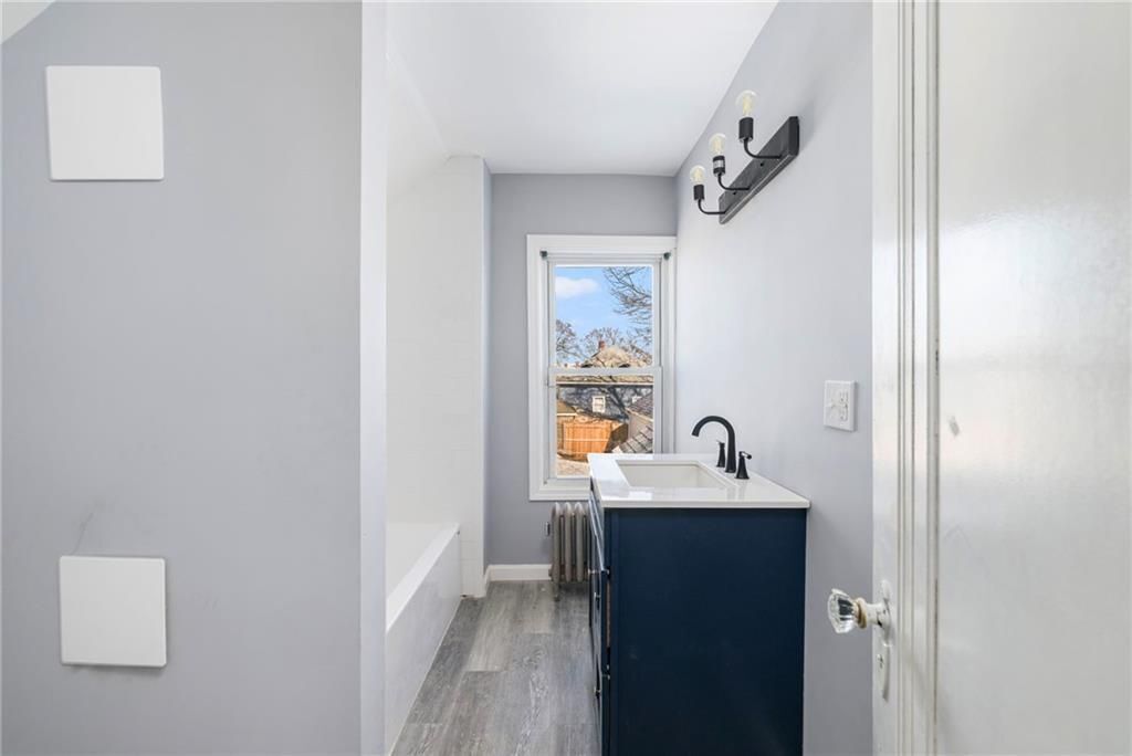 Building Photo - 183 Baker St