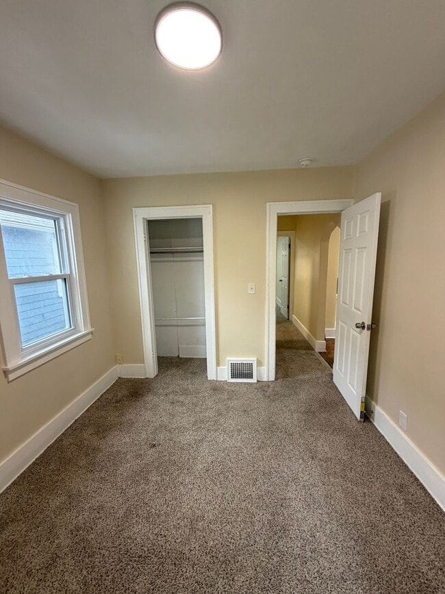 Building Photo - 2 Bed / 1 Bath House for Rent — Lansing, MI