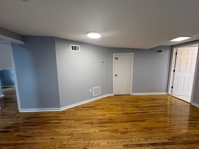 Building Photo - 347 Norwood Ave