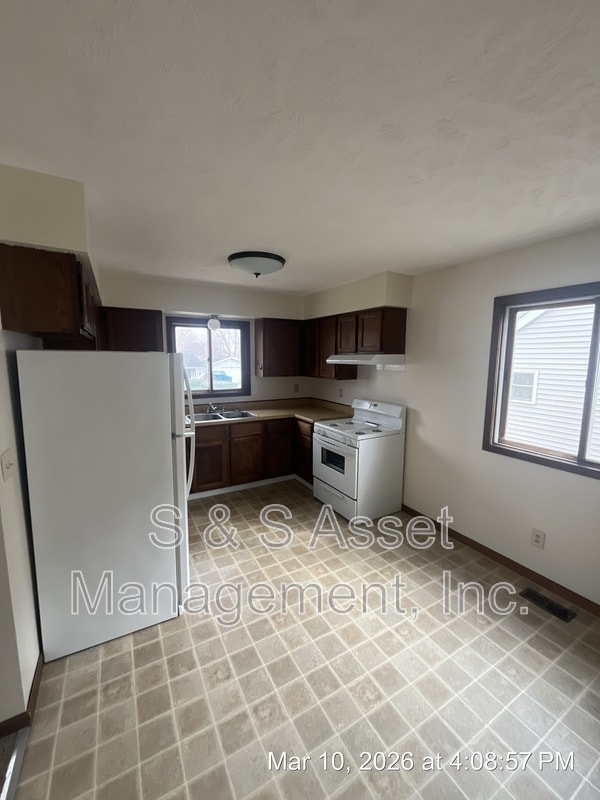 Building Photo - 511 Brynford Ave