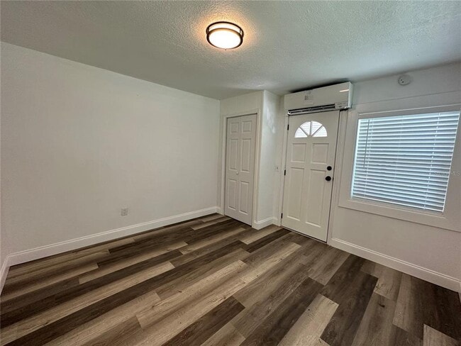 Building Photo - 4713 Thorpe Ave