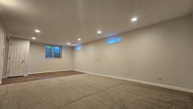 Building Photo - 512 E 5900 S