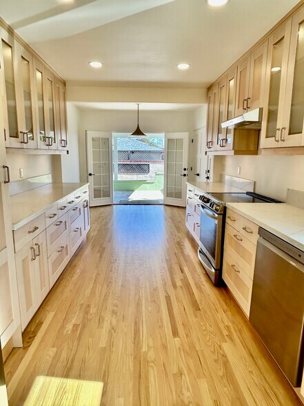 Building Photo - 4565 Estrella Ave