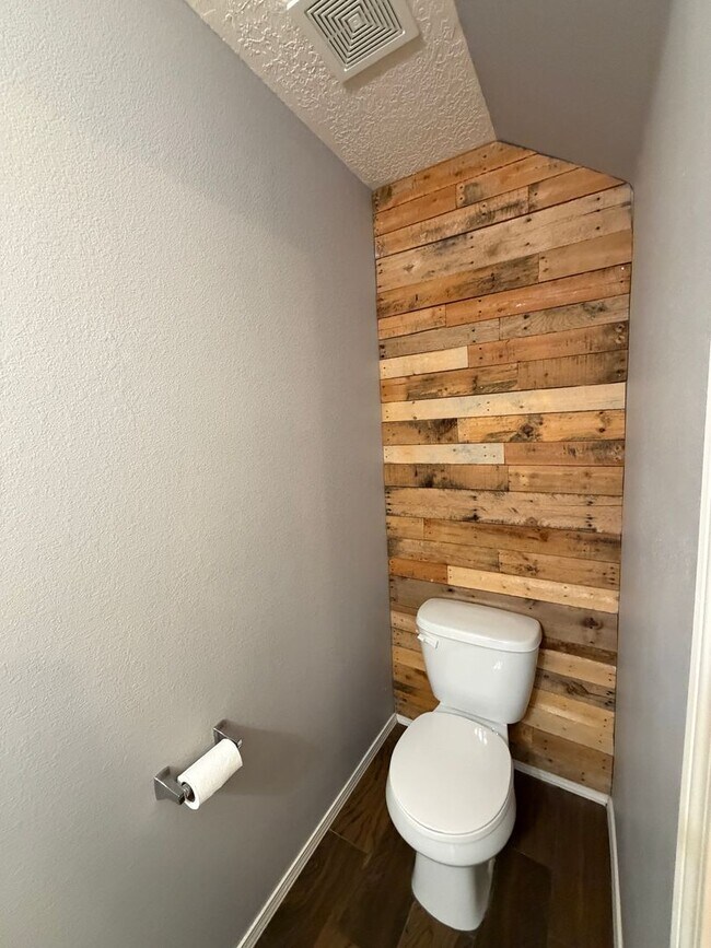 Building Photo - 4 Bedroom Home Available Near McMahon Blvd NW & Universe Blvd NW!