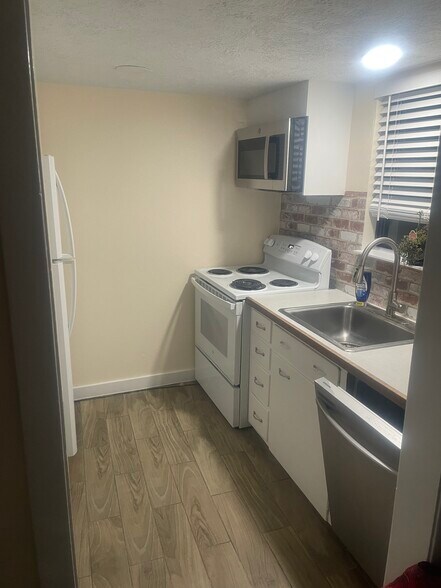 Kitchen - 1500 S Diamondhead Blvd