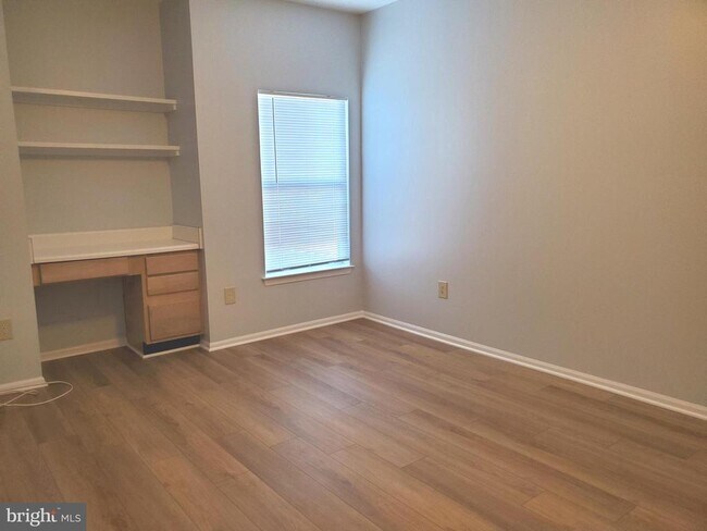 Building Photo - 6005 Rosebud Ln