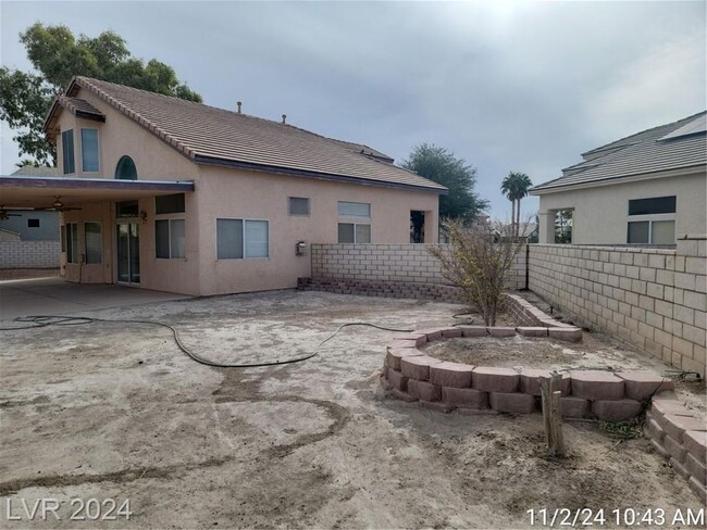 Building Photo - HOME ON THE OUTSKIRTS OF ALIANTE!