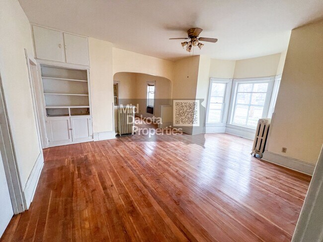 Building Photo - 623 E Hanson-3 bedroom house