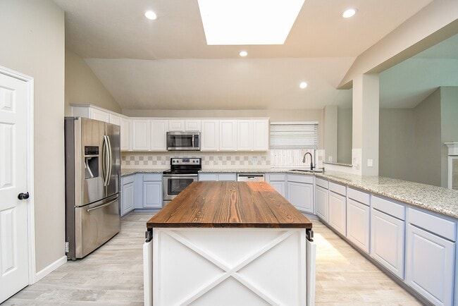 Building Photo - 23122 Beech Canyon Dr