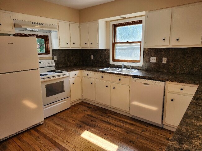 Building Photo - 3117 S 60th St