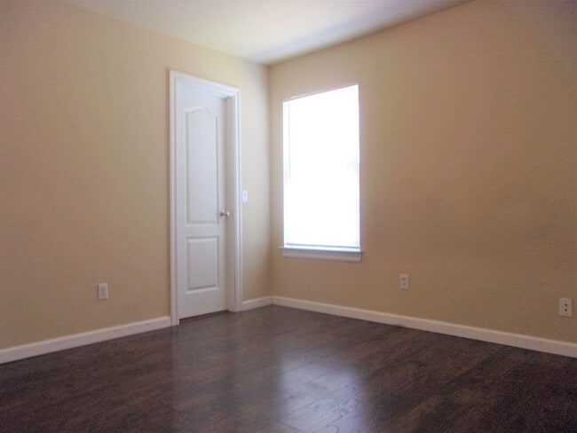 Building Photo - 3 BED 2 BATH 2 CAR GARAGE HOME- NW OKC