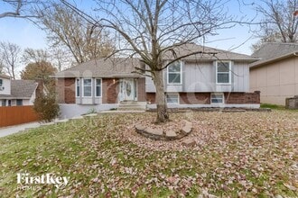 Building Photo - 1300 SW 22nd St