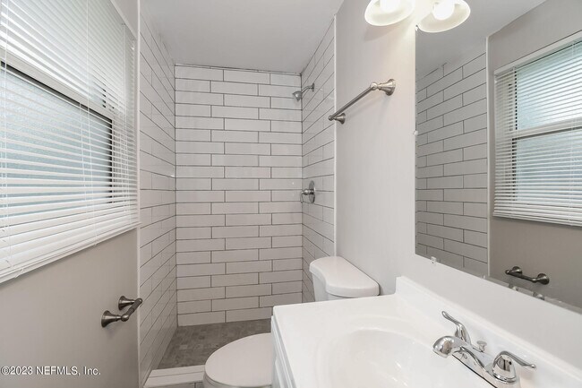 Building Photo - 5316 Arrowsmith Rd