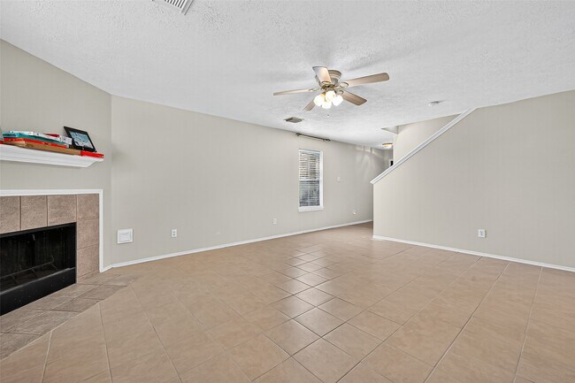 Building Photo - 11902 Rolling Stream Dr