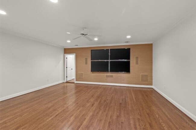 Building Photo - Impeccable Green Hills Home