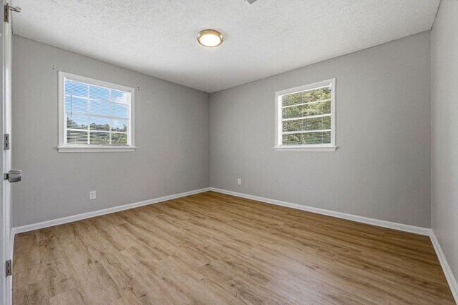 Building Photo - Corner Lot in Phenix City!