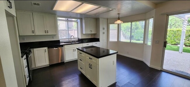 Building Photo - Beautiful Home in the Heart of Mission Viejo!