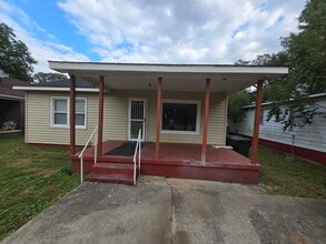 Building Photo - 306-311 11th Ave NW