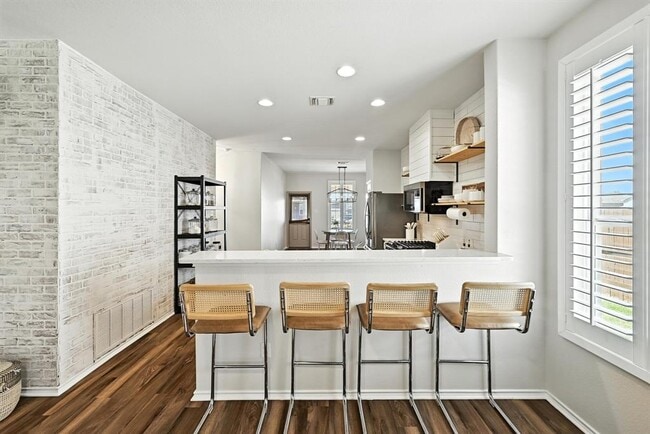 Building Photo - 126 Silktassel Way