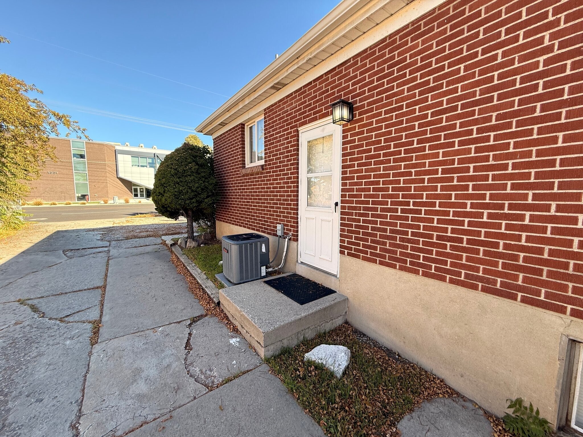 Building Photo - 1520 E 3900 S