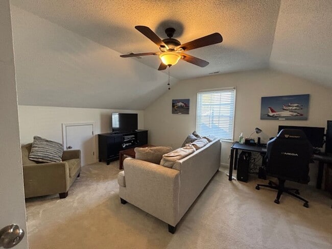 Building Photo - Glenwood