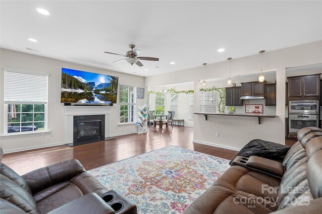 Building Photo - 5086 Waterloo Dr