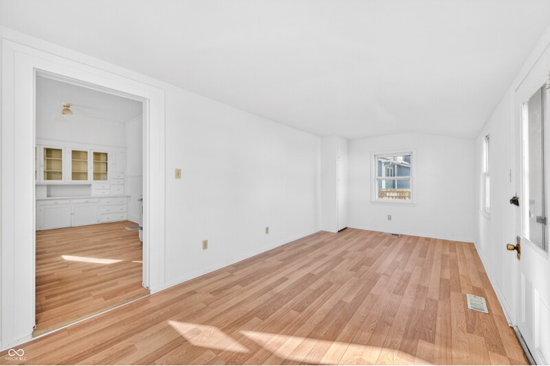 Building Photo - 930 7th St