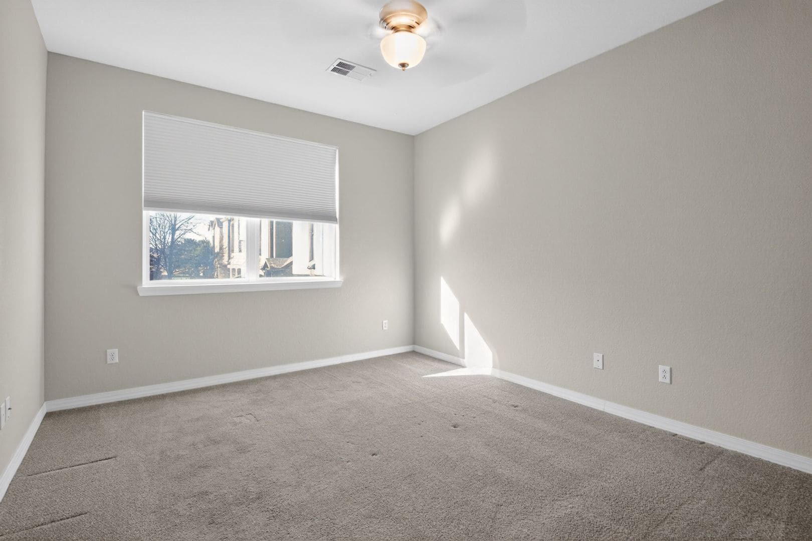 Building Photo - 15455 Canyon Rim Dr