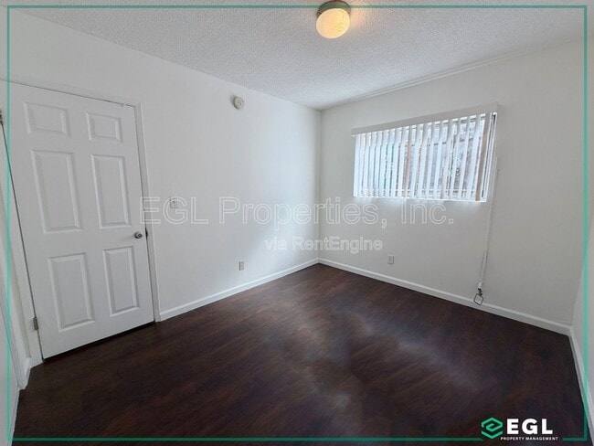 Building Photo - 126 Jullien St