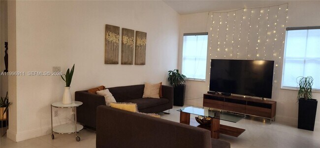 Building Photo - 3870 E Hibiscus St